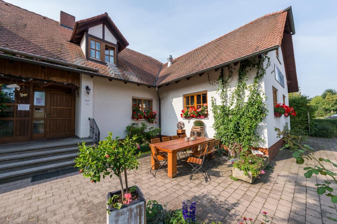 Hofmann'S Apartements & Ferienwohnungen Обердакштеттен Экстерьер фото